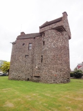 Claypotts Castle